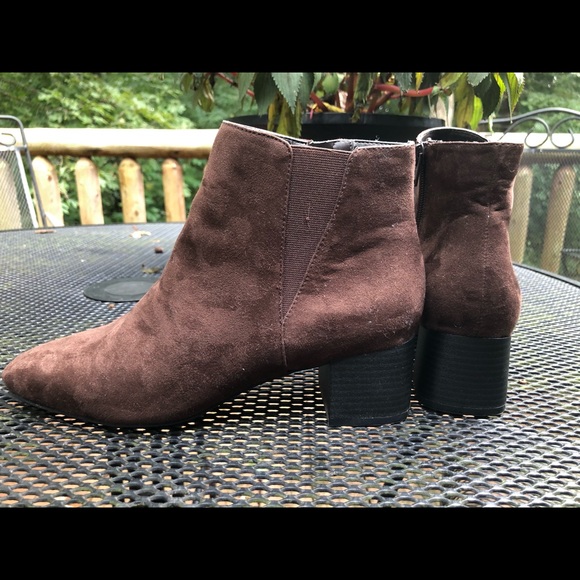 NWOT, Kelly & Katie Brown Suede Boots- Size 8 - Picture 11 of 16